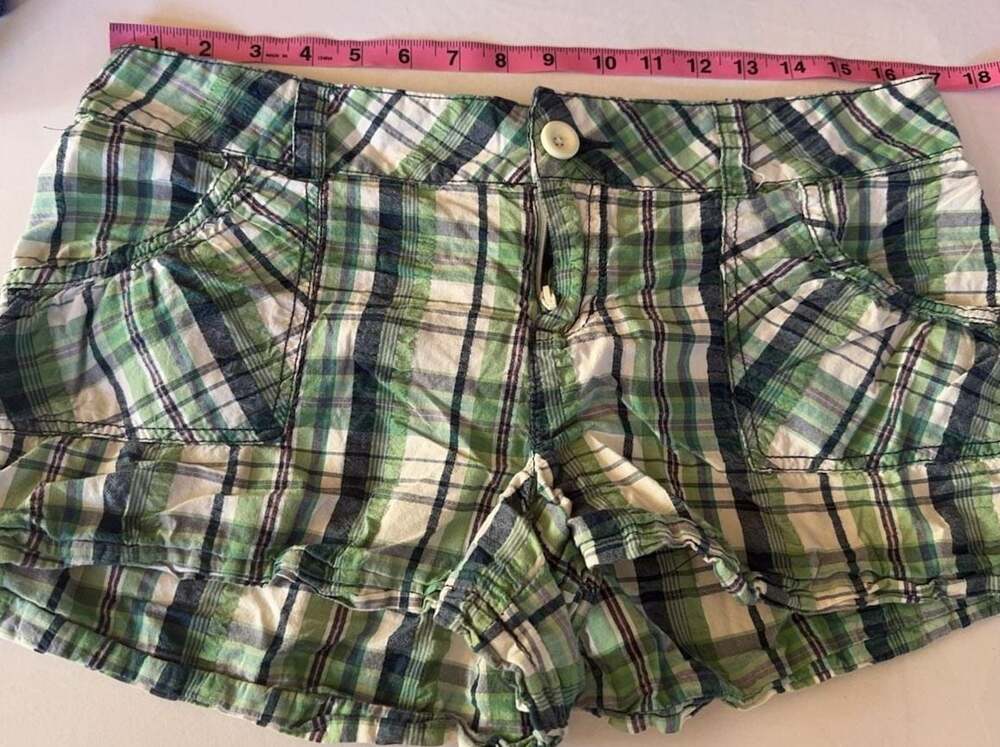 #171 No Boundaries Juniors Size 13 Green Plaid Cotton Shorts